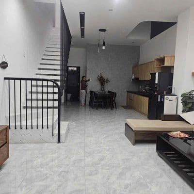 Nhà 3 tầng Diên Hồng - Trống sẵn 3pn giá 18tr