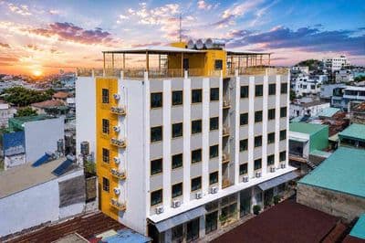 Cho thuê căn hộ 76 phòng nằm ngay ngã tư thủ đức