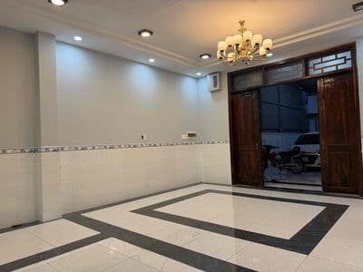 nhà 1tr 1 lầu sân để được 2 xe hơi