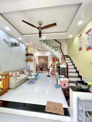 nhà cạnh big c 45 m² 3 tầng 4 tỷ hơn hẻm oto