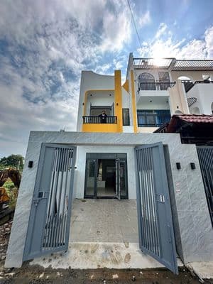 Chủ ngộp bán gấp nhà 1 trệt 1 lầu gần kdl bửu long - chỉ 1,99 tỷ