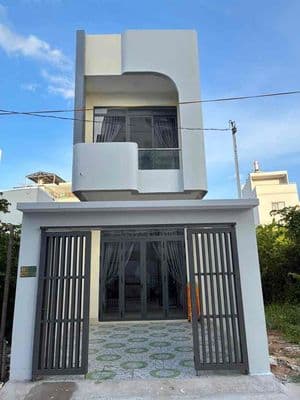 Nhà lầu rộng có sân đậu ô tô - Liền kề KDC Đại Ngân - Gần ĐH Y Dược