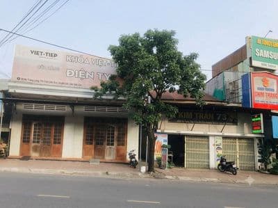 Cho thuê mặt bằng kinh doanh – vị trí đẹp đối diện cổng chợ lăk