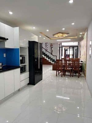 Cho thuê nhà 3 tầng mặt tiền đường Lê Vĩnh Huy gần Tiểu La Hải Châu