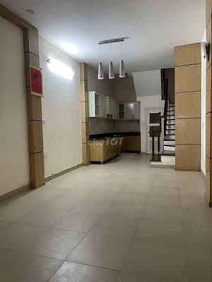 Nhà trong ngõ 118 Nguyễn Khánh Toàn, 40m x 5 tầng, 3 ngủ, 1 khách, bếp