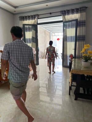 Cho thue nha nguyen can , đầy đủ tiện nghi