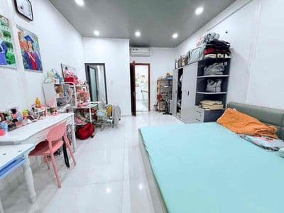 Cách MT 1 căn gần ngã 4 Âu Cơ Lạc Long Quân DT 78m2 giá hơn 6ty