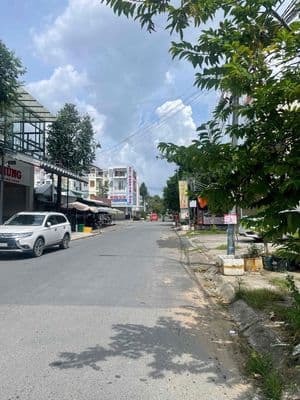 Nhà mới 2 lầu 3 phòng KDC 586