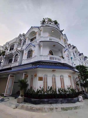 Biệt thự góc hai mặt tiền thoáng mát