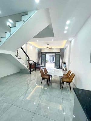 nhà 1 trệt 2 lầu đầy đủ nội thất An Phú,Thuận An,đường 7m đậu ô tô ok