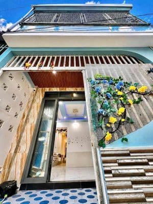 Nhà trệt lầu 3 phòng ngủ - Gần siêu thị Vincom Hùng Vương