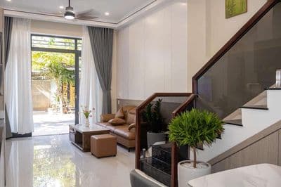 Cho thuê nhà nguyên căn mt đẹp