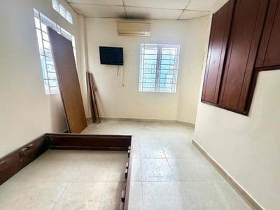 Sát MT - Hồ Xuân Hương - Bình Thạnh ( 4PN - nội thất cơ bản )