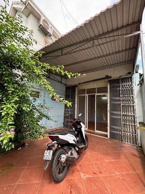 Cho thuê nhà - hẻm 23 nguyễn khuyến - đường oto ra vào thoải mái.