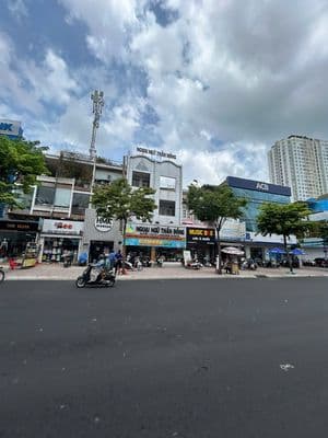 Giảm sâu tôi bán gấp nhà 4lau MT Phạm Hùng,Q8,5.5x17m,thuê 40tr,16ty