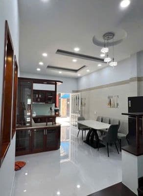 Bán nhà mặt tiền đường rộng, 4PN, nhà mới, sổ hồng sẵn sang tên ngay