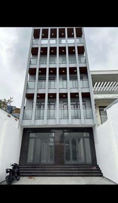 Tòa nhà mới xây 9x40 5 tầng tỉnh lộ 10 coa thang máy
