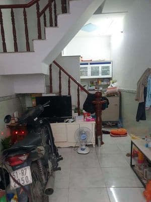 Nhà 1 trệt 1 lầu, 2PN. gần chợ hiệp thành.