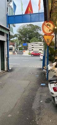 Bán đất tặng nhà nở hậu căn góc 2 mặt tiền hẻm đối diện bệnh viện 175