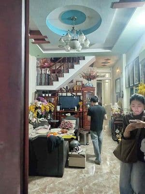 Nhà đúc trêt lầu khu chợ bắp 4 x 17 giá 3ty350