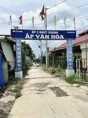 Đất thổ 320tr SHR Nhựt Chánh, Bến Lức. Xe Hơi ngay đất