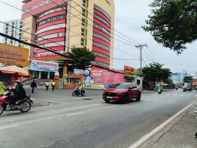 Nhà 2 tầng mặt tiền kinh doanh đường 339, phước long b, ngay chợ