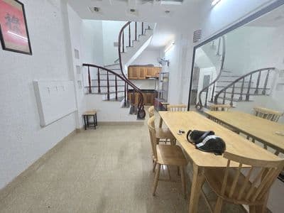 Chính Chủ Cho Thuê Nhà Lạc Long Quân, Tây Hồ dt30m, 3pn, 3vs Giá 10tr