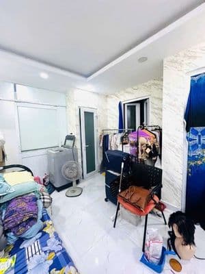 Nhỉnh 2t có nhà shr gần cv văn hóa gv - 2 tầng đúc ở ngay