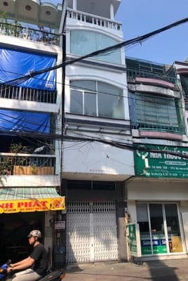 6PN, 4WC. Nhà 3 lầu mặt tiền Ngô Quyền, Q10. DT: 3.5x14m