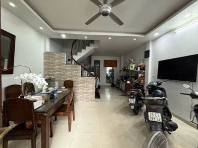 Bán nhà 31.5m2 Quang Lãm, Hà Đông - Gần chợ, tiện ích đầy đủ