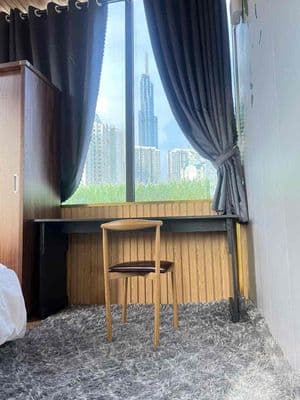 Chính Chủ Cho Thuê Penhouse Lầu 6 2pn 2wc Thang Máy Ful NT Lmark 81 Gi