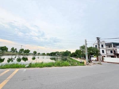 Bán đất kinh doanh Hương Trầm, Thư Lâm, mặt tiền 4.04m, 7.1 tỉ