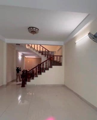 Nhà đẹp 3 tầng Dĩ An, 4PN, 4WC, 9.8 tỷ