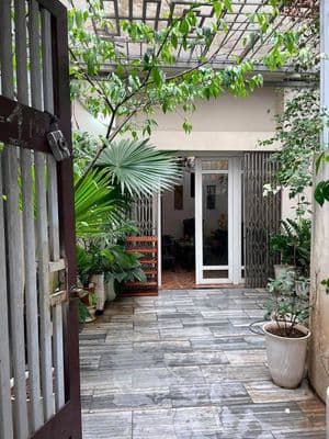 Cho thuê nhà 75m² Nguyễn Khang, Cầu Giấy, 3 tầng, sân cổng
