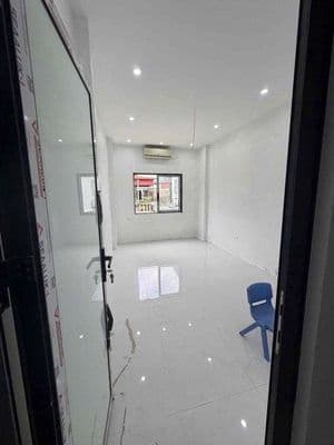 Cho thuê nhà 5 tầng 3PN phố 8/3, Hai Bà Trưng - 9.5tr