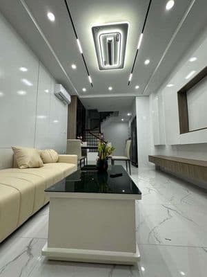 Bán nhà yên hòa, cầu giấy dt 30m, 5 tầng, lô góc, mt 4m, giá 6.8 tỷ