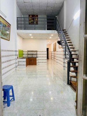 Nhà rộng ( sân xe hơi ) ngay picity. trệt lửng 4pn 2wc