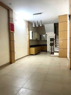 Cho thuê nhà 5 tầng phố Hoàng Sâm - ngõ oto (gần cv Nghĩa Đô) 15tr/th