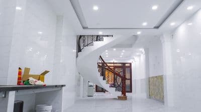 Nhà 3 tầng quận 5 – hẻm ô tô, 2 mặt thoáng trước sau, 5 phòng – 4 wc