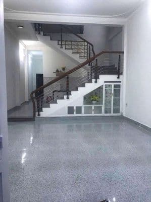 Nhà 2 tầng 4pn gần chợ hòa xuân