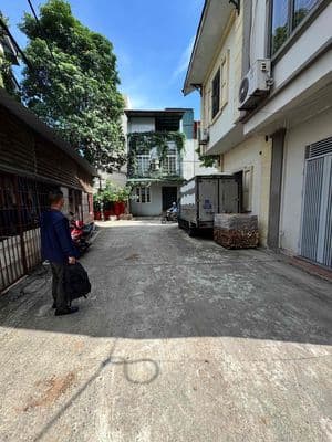 Độc phẩm long biên 100m2 ngõ thông gần trường quốc tế alexander yersin