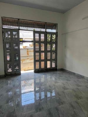 Nhà mặt tiền hẻm xe tải 6 triệu còn bớt