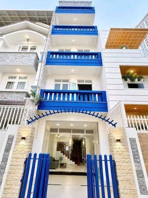 Nhà 5 tầng view biển hòn chồng chỉ 10,5 tỷ, đang cho thuê home stay