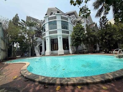 Cho Thuê Biệt Thự 30x35m 10phòng Lớn Sân Vườn, Hồ Bơi