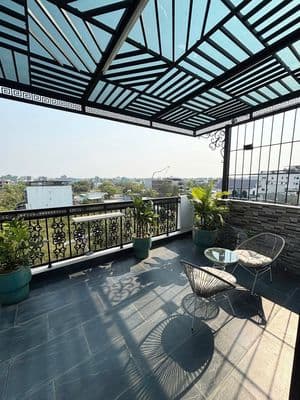 Penthouse ban công rộng - full nội thất - sát fpt complex