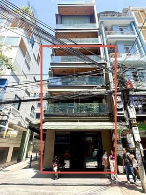 Cho thuê mặt bằng lô góc 4 tầng mới – trung tâm nha trang
