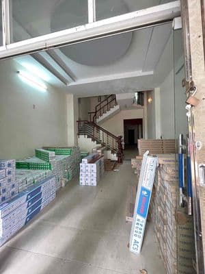 Cho thuê nhà 4 tầng mặt tiền đường 5m5 đối diện bến xe trung tâm