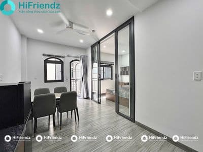 Trống sẵn căn hộ dạng 1pn, tách bếp, đầy đủ nội thất, ban công riêng