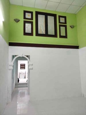 Cho thuê nhà chính chủ - điện nước chính. DT: (4*12)m2, có gác lửng. 2