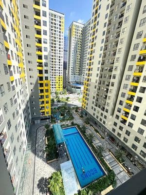 Cho thuê bcons 2pn2wc cách làng đại học 5 phút - view hồ bơi công viên